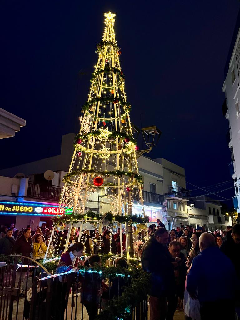 Isla Cristina: La Punta del Caimán enciende su árbol navideño