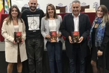 Presentada en Isla Cristina la novela «ERES LO QUE ESCUCHAS» LP1
