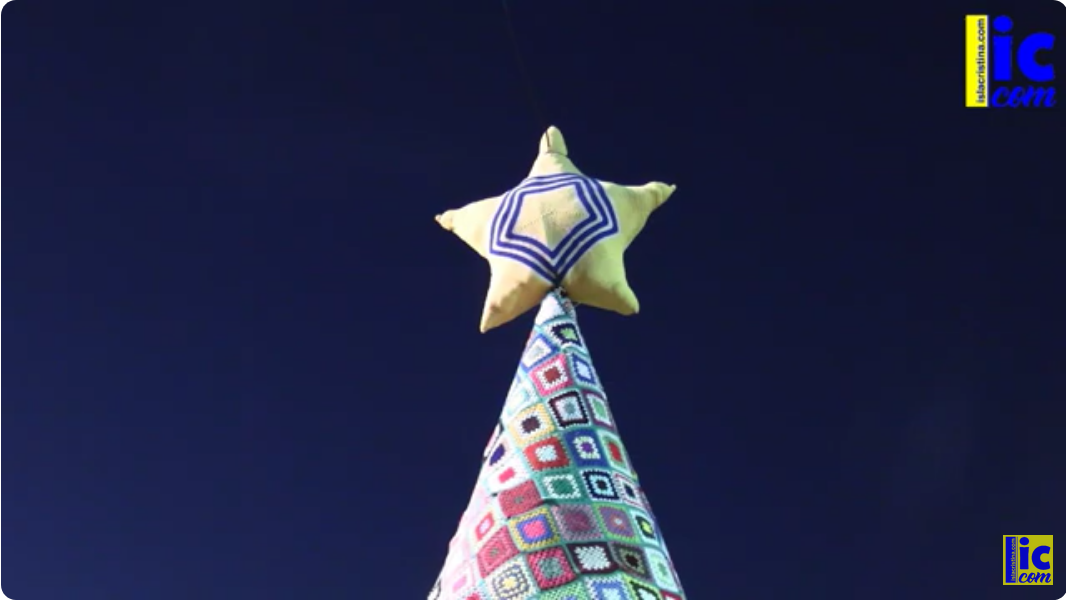 Video: Inauguración del Árbol de Navidad de Crochet elaborado por AEMFIS – Isla Cristina