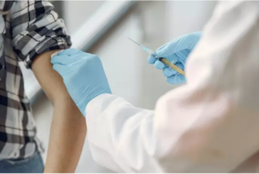 El Colegio de Médicos de Huelva recomienda la vacunación en niños ante el pico de gripe que se prevé en enero