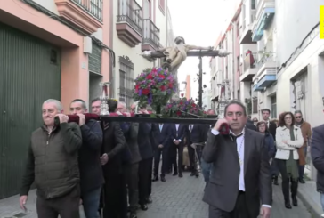 Video: Via+Crucis del Consejo Hermandades de Isla Cristina, presidido por el Cristo de La Vida.