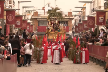 Paso por Carrera Oficial del Domingo de Ramos. Semana Santa Isla Cristina 2024
