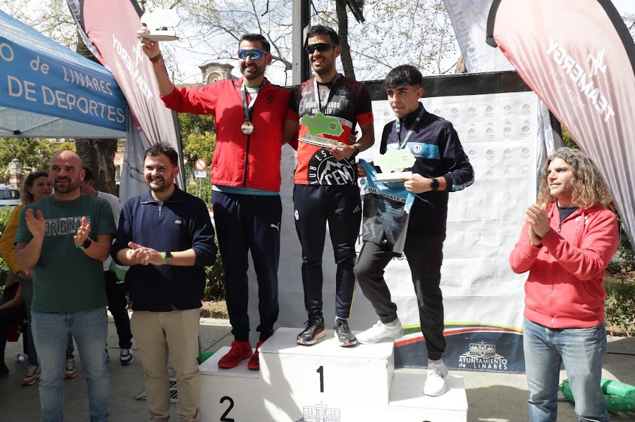 Andrés Cumbreras “logra éxitoso bronce” en el Campeonato Andalucía Absoluto de Marcha Nórdica; CD Multideporte Huelva triunfa con 12 medallas