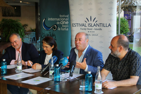 Renovación del convenio entre RTVA y el Festival Internacional de Cine bajo la Luna de Islantilla