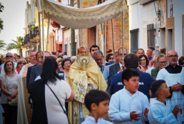 Isla Cristina celebra la festividad del Corpus con una gran multitud de isleños y visitantes