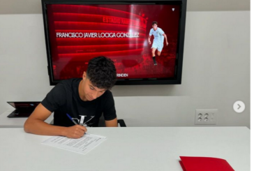 Primer contrato profesional de Francisco Javier Lociga, con el Sevilla FC