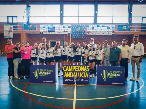 493925140_990866286512328_31590928405541349_n-608x456 Isla Cristina acogió las finales del Campeonato de Andalucía Infantil de Hockey Sala Masculino y Femenino