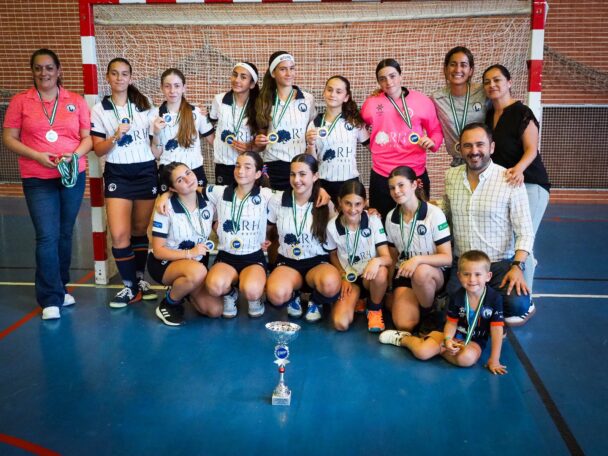 494059813_990866329845657_8632033993540445088_n-608x456 Isla Cristina acogió las finales del Campeonato de Andalucía Infantil de Hockey Sala Masculino y Femenino