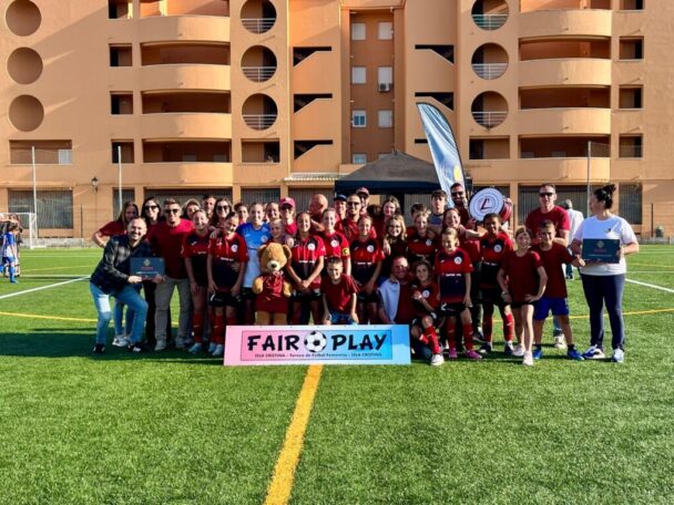 WhatsApp-Image-2025-05-01-at-22.35.19-11-608x456 ÉXITO DE CONVOCATORIA EN EL II TORNEO “FAIR PLAY” DE FÚTBOL 7 FEMENINO