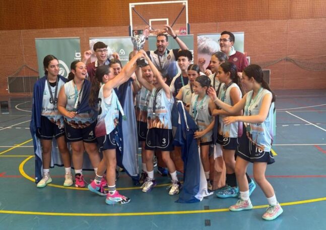 zoom-foto-102943-647x456 Heladería El Artesano CB Isla Cristina, campeón de la Copa Federación Mini Femenina