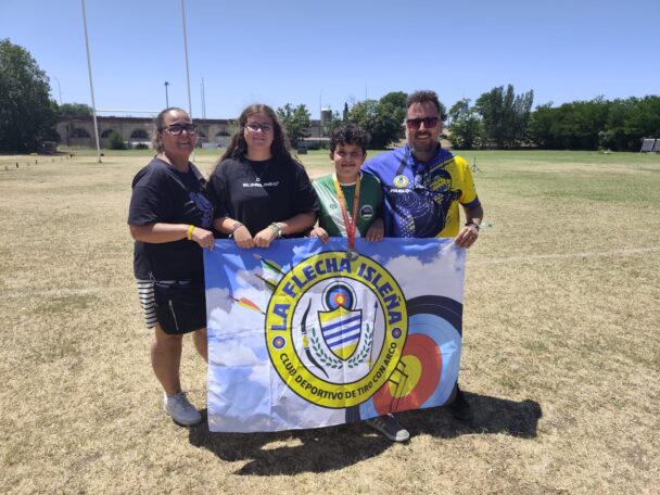 519498291_1334157178717874_6716721206846973893_n-608x456 Orgullosos de tod@s nuestros pequeños valientes del Club Deportivo de tiro con arco "La Flecha Isleña"