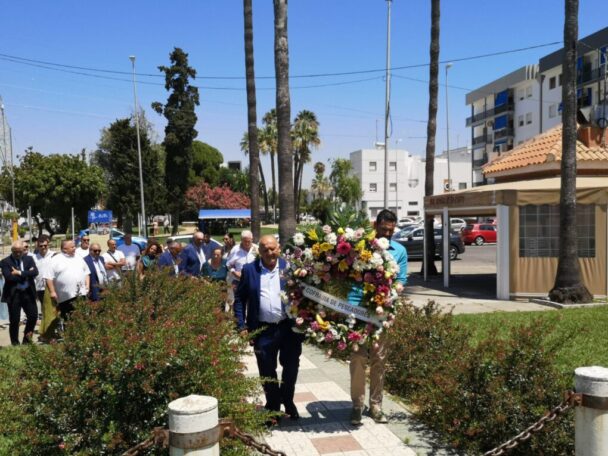 HOmenaje-marineroc-2-608x456 La procesión de la Virgen del Carmen puso el broche de oro a las fiestas en Isla Cristina