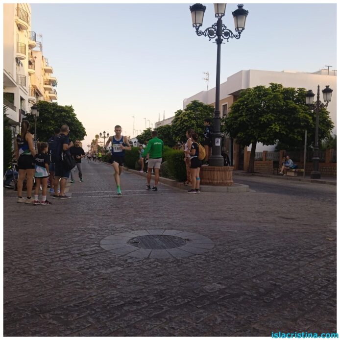 Imagen-de-WhatsApp-2025-07-12-a-las-08.25.19_f9e8b007-694x694 Vasco Tita y Celia Romero ganan la Milla de Isla Cristina