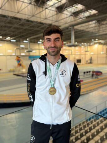 JAVIER-RIVERO-342x456 Elsa Vázquez Campeona de Andalucía Relevos Sub 16, Javier Rivero "Récord de Huelva 110 vallas"