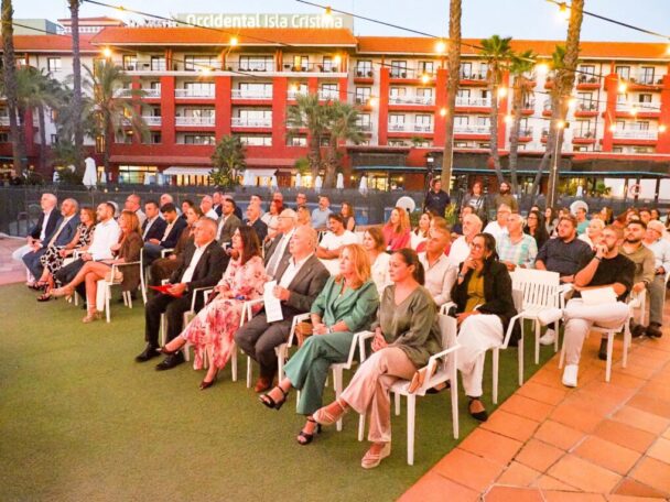 WhatsApp-Image-2025-09-27-at-09.59.04-5-608x456 Isla Cristina entrega las distinciones “Un Mar de Luz’” en la Gala dedicada al Turismo