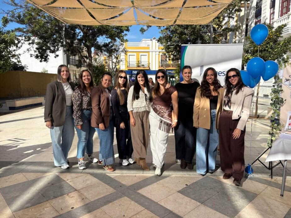 870223059_1426222489643370_4445832692681781580_n-925x694 Isla Cristina rinde homenaje a la tercera edad con la emotiva jornada «Un jardín de historias»