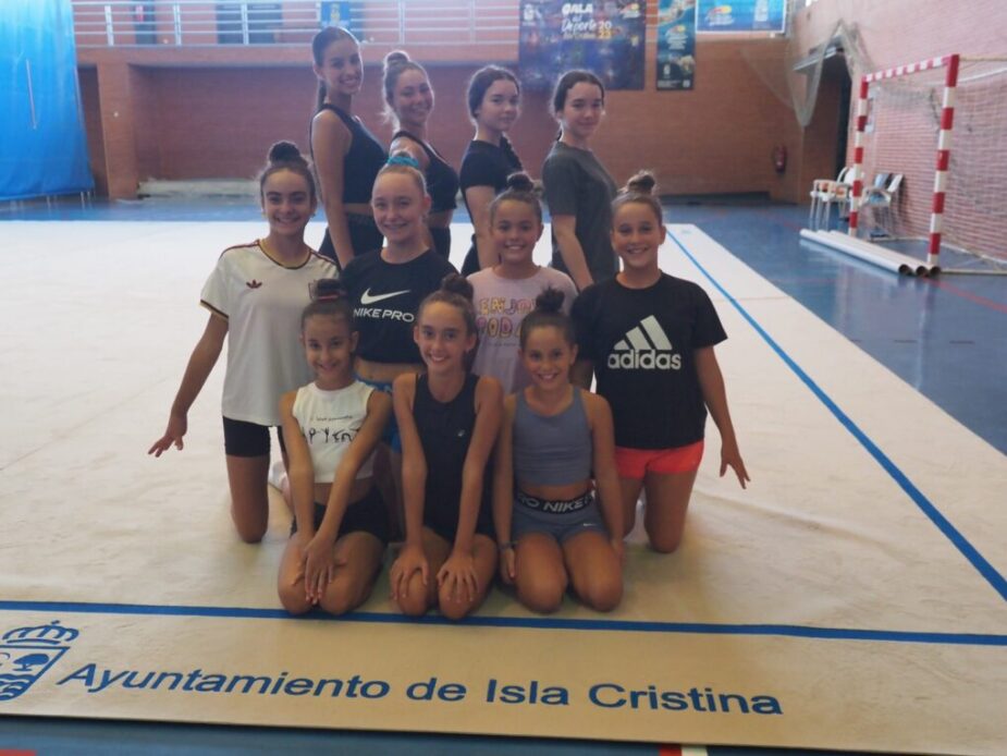 WhatsApp-Image-2026-10-01-at-16.18.37-1-925x694 El Pabellón Municipal de Deportes  D. Manuel López Soler acogió el estreno del nuevo tapiz de gimnasia rítmica