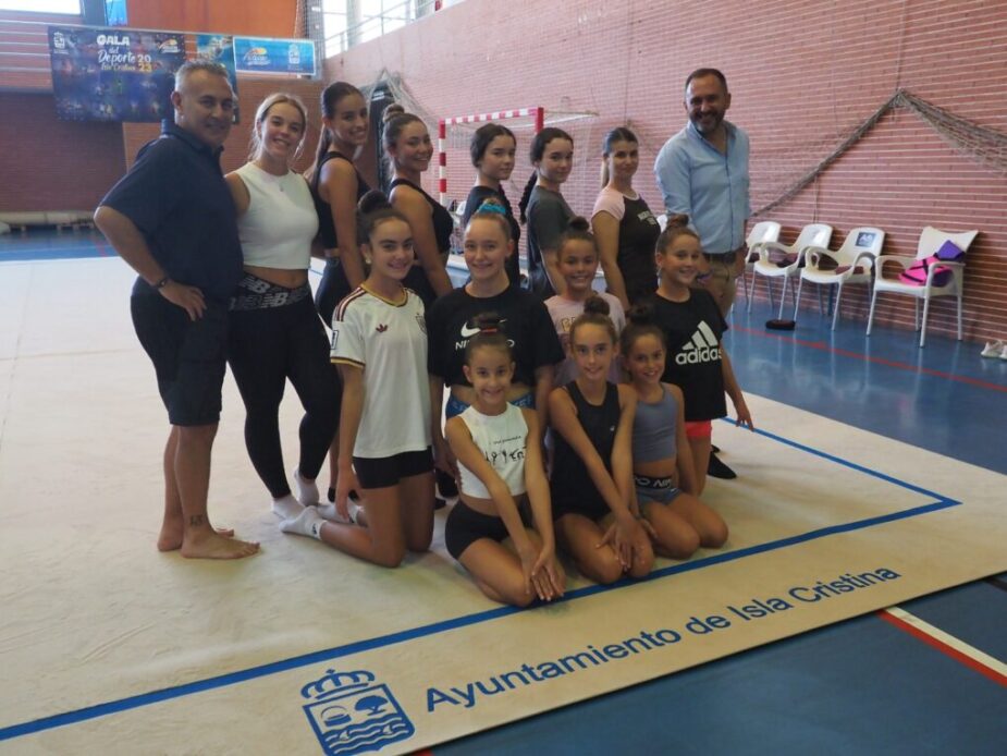 WhatsApp-Image-2026-10-01-at-16.18.38-925x694 El Pabellón Municipal de Deportes  D. Manuel López Soler acogió el estreno del nuevo tapiz de gimnasia rítmica