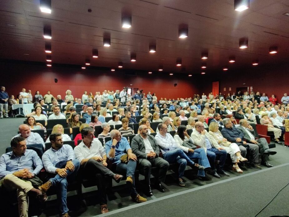 WhatsApp-Image-2026-10-24-at-11.35.28-1-925x694 El CIT Garum se llenó de recuerdos, música y emoción durante la presentación de la edición ampliada de «Palabras encantadas»